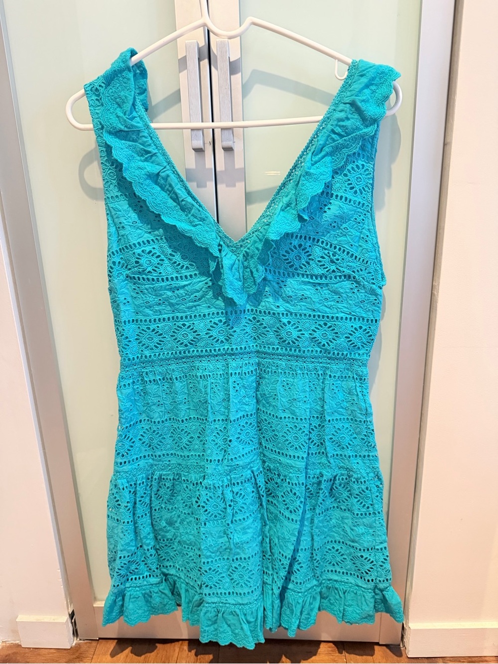Alice + Olivia Turquoise Lace V-Neck Sleeveless Tank